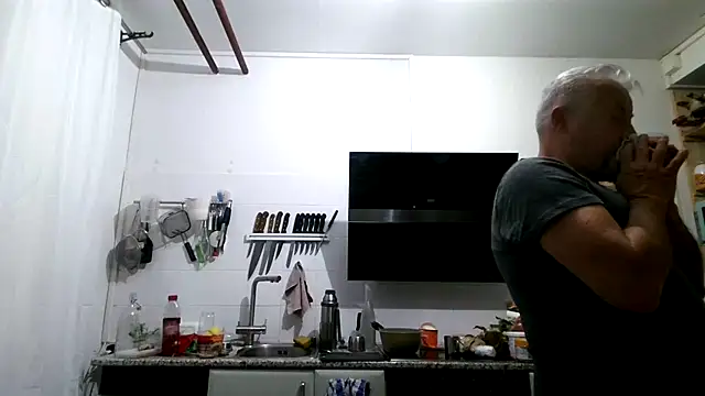 Berg Boy online show from April 11, 2026, 2:52 am