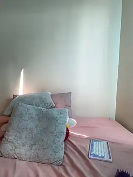 Ivelleee  online show from November 17, 2025, 8:46 pm