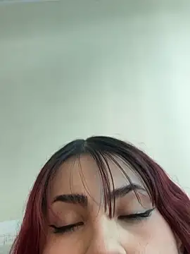 Ivelleee  online show from November 18, 2025, 8:34 pm