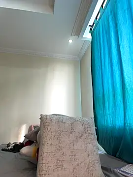 Ivelleee  online show from October 16, 2025, 7:55 pm