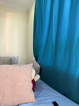 Ivelleee  online show from September 22, 2025, 10:49 pm