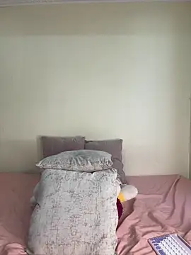 Ivelleee  online show from December 18, 2025, 10:24 pm