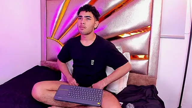 LucasCarterr  online show from March 21, 2025, 1:45 pm