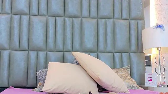 CamilaJohnston online show from May 19, 2026, 1:21 am