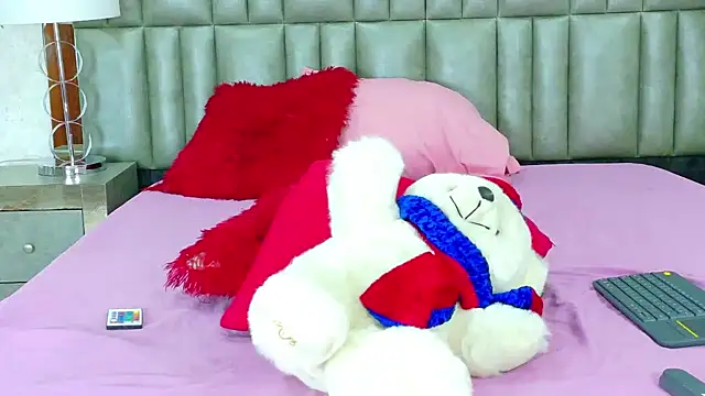 CamilaJohnston online show from September 14, 2025, 1:33 pm