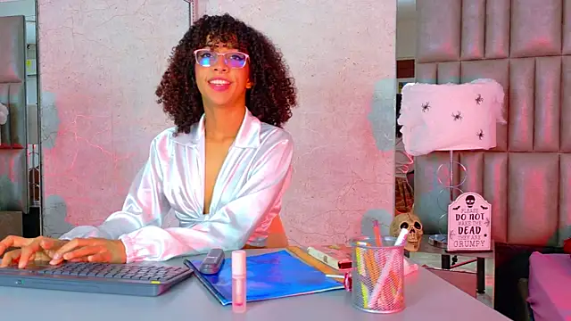 CamilaJohnston online show from October 9, 2025, 8:53 pm