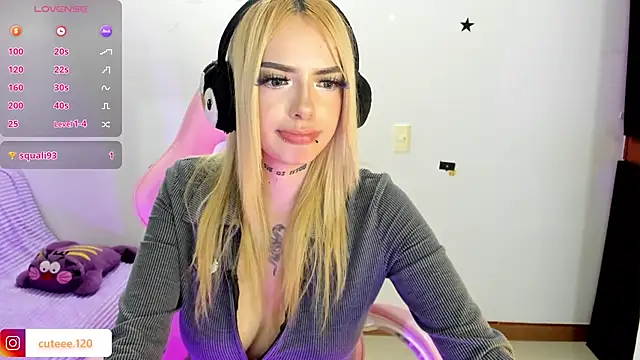 Snapshot of Emma_cute11 chatting on April 1, 2026, 9:34 pm Emma cute11 online show from April 1, 2026, 9:34 pm