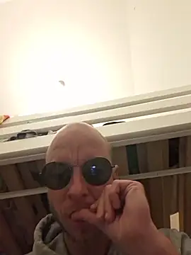Snapshot of svenpfeifer chatting on May 17, 2026, 2:44 am svenpfeifer online show from May 17, 2026, 2:44 am