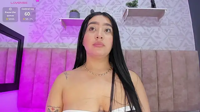 Snapshot of MelinaCruz chatting on November 1, 2025, 4:30 am MelinaCruz online show from November 1, 2025, 4:30 am