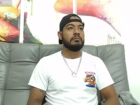 Snapshot of BladeFoxxx1 chatting on October 22, 2025, 2:33 am BladeFoxxx1 online show from October 22, 2025, 2:33 am