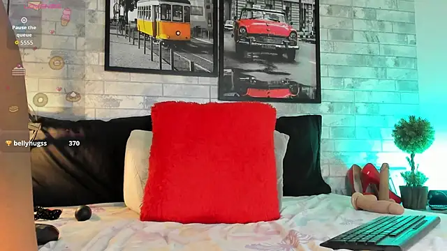 Kendallross28 online show from April 25, 2026, 4:15 am