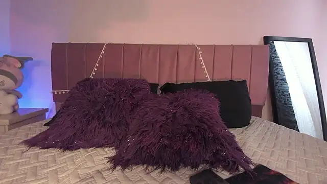 kitty-kryss online show from February 11, 2026, 6:41 pm