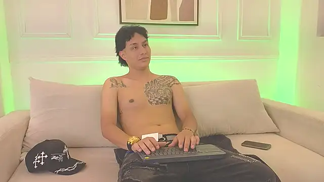 Snapshot of Stone_grey1_ chatting on May 15, 2026, 3:59 am Stone grey1 online show from May 15, 2026, 3:59 am