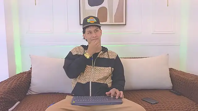 Snapshot of Stone_grey1_ chatting on April 28, 2026, 3:44 am Stone grey1 online show from April 28, 2026, 3:44 am