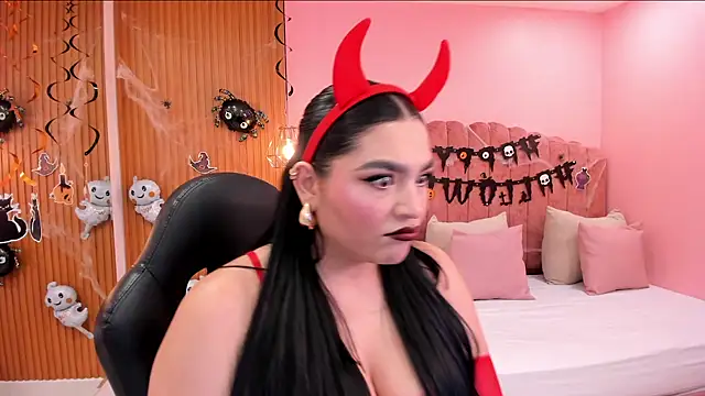 eva sainnt online show from October 10, 2025, 4:52 pm