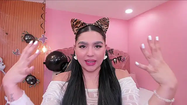 eva sainnt online show from October 5, 2025, 3:58 pm