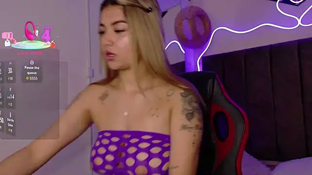 natasha  black online show from September 29, 2025, 7:41 pm