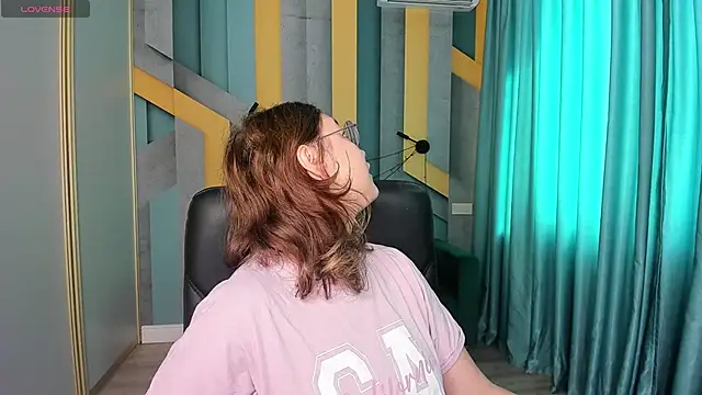 AngelinaLow online show from September 15, 2025, 11:21 am