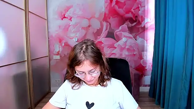 AngelinaLow online show from November 14, 2025, 12:31 pm