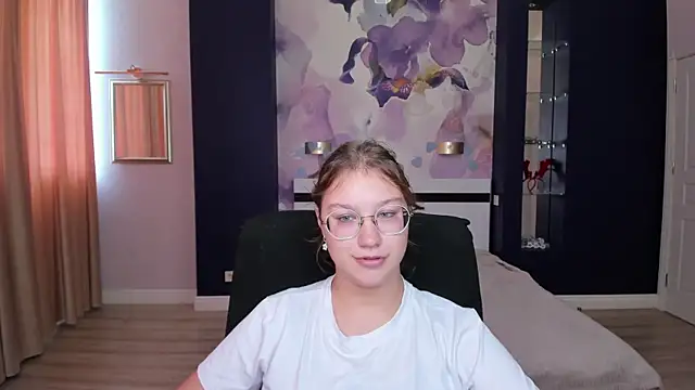 AngelinaLow online show from September 25, 2025, 11:38 am