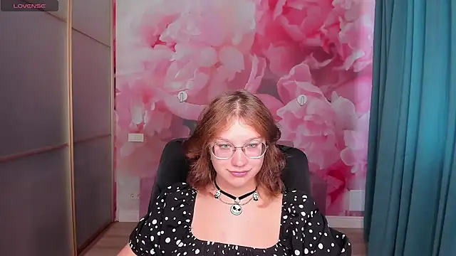 AngelinaLow online show from October 6, 2025, 11:33 am