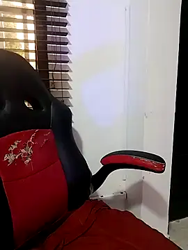 Snapshot of TiffanyWalk chatting on March 20, 2025, 2:32 pm TiffanyWalk online show from March 20, 2025, 2:32 pm