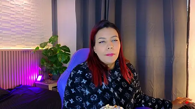 Snapshot of TiffanyWalk chatting on November 6, 2025, 11:14 am TiffanyWalk online show from November 6, 2025, 11:14 am