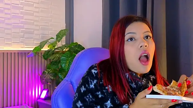 Snapshot of TiffanyWalk chatting on November 7, 2025, 10:31 am TiffanyWalk online show from November 7, 2025, 10:31 am