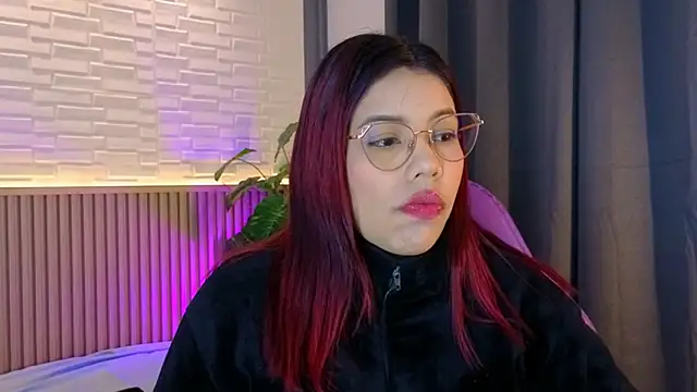 Snapshot of TiffanyWalk chatting on November 20, 2025, 10:49 am TiffanyWalk online show from November 20, 2025, 10:49 am