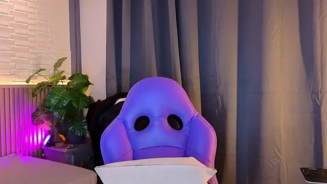 Snapshot of TiffanyWalk chatting on November 28, 2025, 10:48 am TiffanyWalk online show from November 28, 2025, 10:48 am