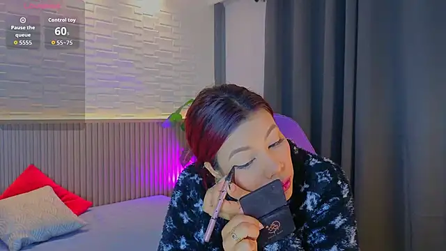 Snapshot of TiffanyWalk chatting on October 1, 2025, 11:03 am TiffanyWalk online show from October 1, 2025, 11:03 am