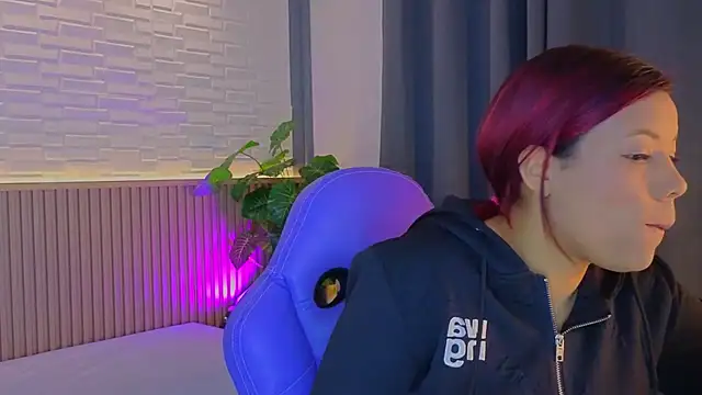 Snapshot of TiffanyWalk chatting on October 3, 2025, 11:12 am TiffanyWalk online show from October 3, 2025, 11:12 am