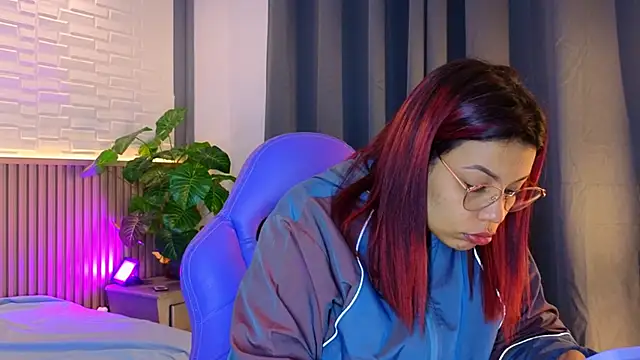 Snapshot of TiffanyWalk chatting on November 3, 2025, 11:14 am TiffanyWalk online show from November 3, 2025, 11:14 am