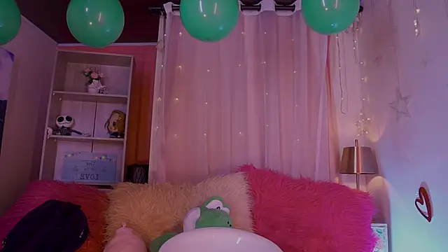 Madison Mayer online show from March 20, 2025, 12:22 pm