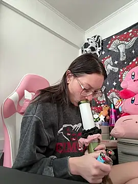 Snapshot of SpaceCowWhore chatting on February 6, 2026, 3:41 pm SpaceCowWhore online show from February 6, 2026, 3:41 pm