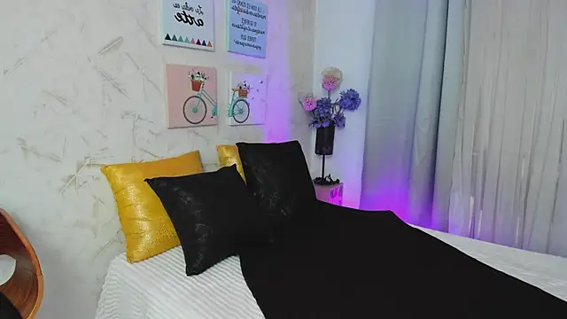 sophie-carter online show from September 30, 2025, 8:04 pm