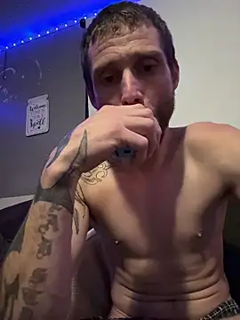 Snapshot of Stillhard8925 chatting on November 10, 2025, 9:42 pm Stillhard8925 online show from November 10, 2025, 9:42 pm