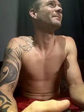 Snapshot of Stillhard8925 chatting on October 13, 2025, 7:43 am Stillhard8925 online show from October 13, 2025, 7:43 am