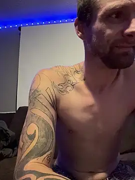 Snapshot of Stillhard8925 chatting on November 8, 2025, 8:18 am Stillhard8925 online show from November 8, 2025, 8:18 am