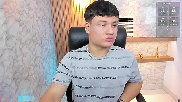 AndrewPeach  online show from September 8, 2025, 7:57 pm