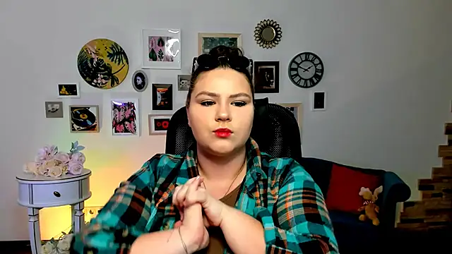 FlorenceAnderson online show from March 22, 2025, 12:46 pm