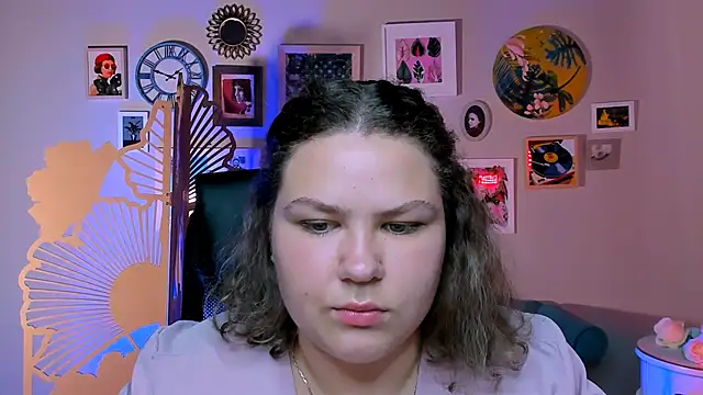 FlorenceAnderson online show from September 23, 2025, 9:16 am