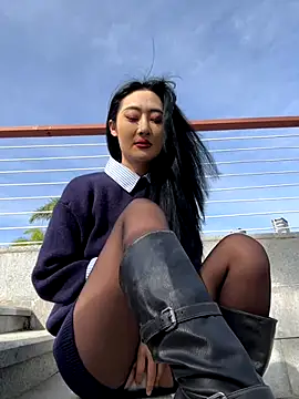 linger-23 online show from November 26, 2025, 6:13 am