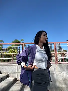 linger-23 online show from November 7, 2025, 5:45 am