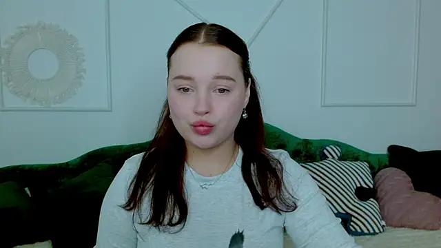 Snapshot of Cute_kitty- chatting on October 16, 2025, 8:06 pm Cute kitty- online show from October 16, 2025, 8:06 pm