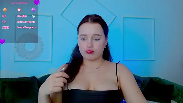 Snapshot of Cute_kitty- chatting on October 8, 2025, 9:48 pm Cute kitty- online show from October 8, 2025, 9:48 pm