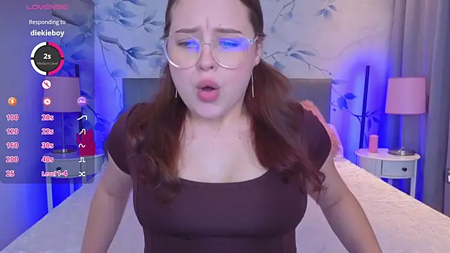 Snapshot of Cute_kitty- chatting on September 14, 2025, 9:48 pm Cute kitty- online show from September 14, 2025, 9:48 pm