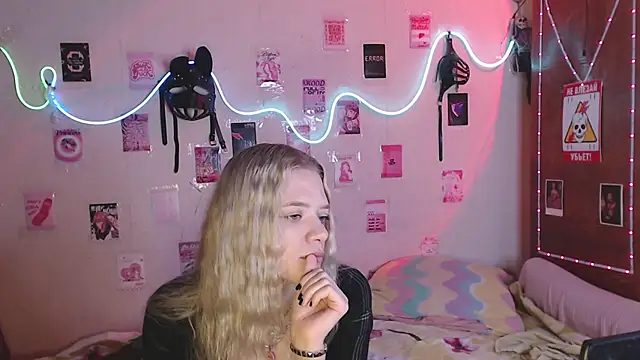 Your Horny Friends online show from September 9, 2025, 8:46 am