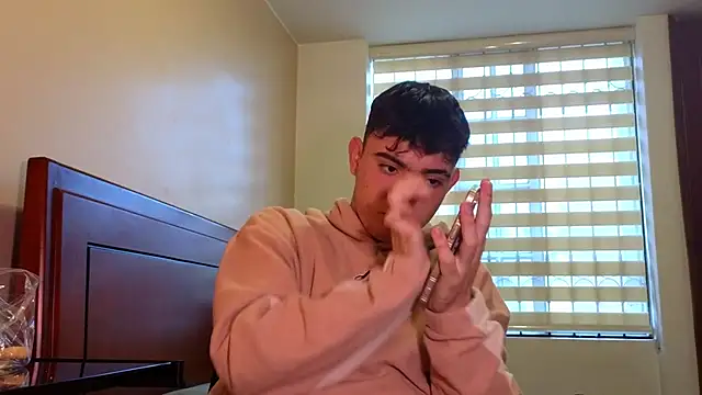 lukeboyce33 online show from September 15, 2025, 10:21 pm