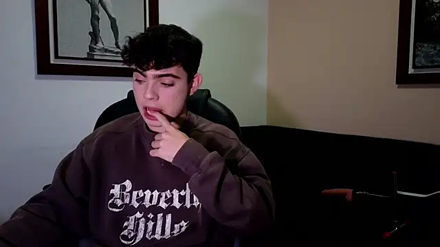 lukeboyce33 online show from April 8, 2026, 3:08 am